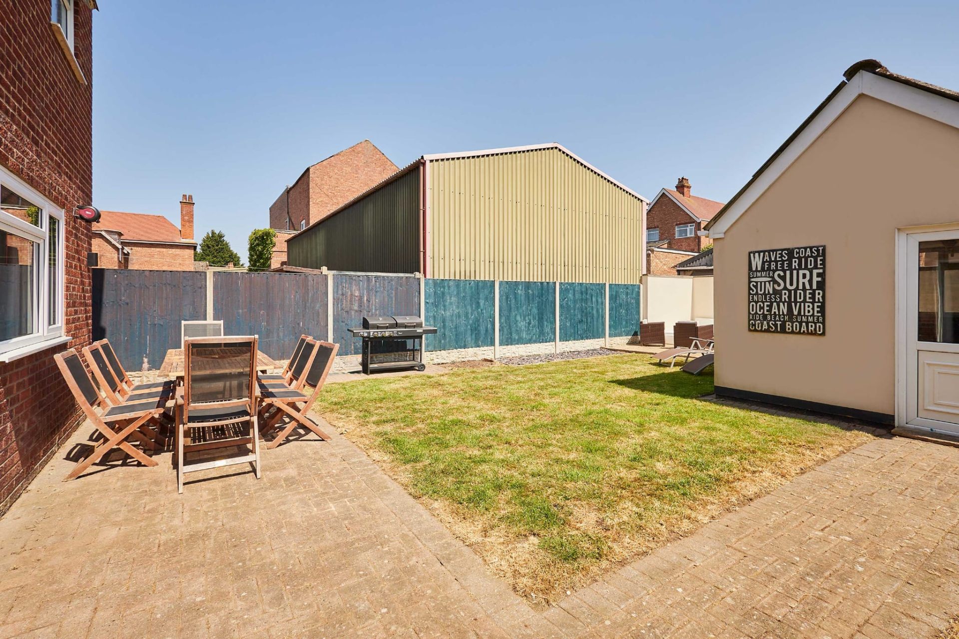 Outdoor dining table and BBQ on the patio, ideal for summer holidays in Skegness